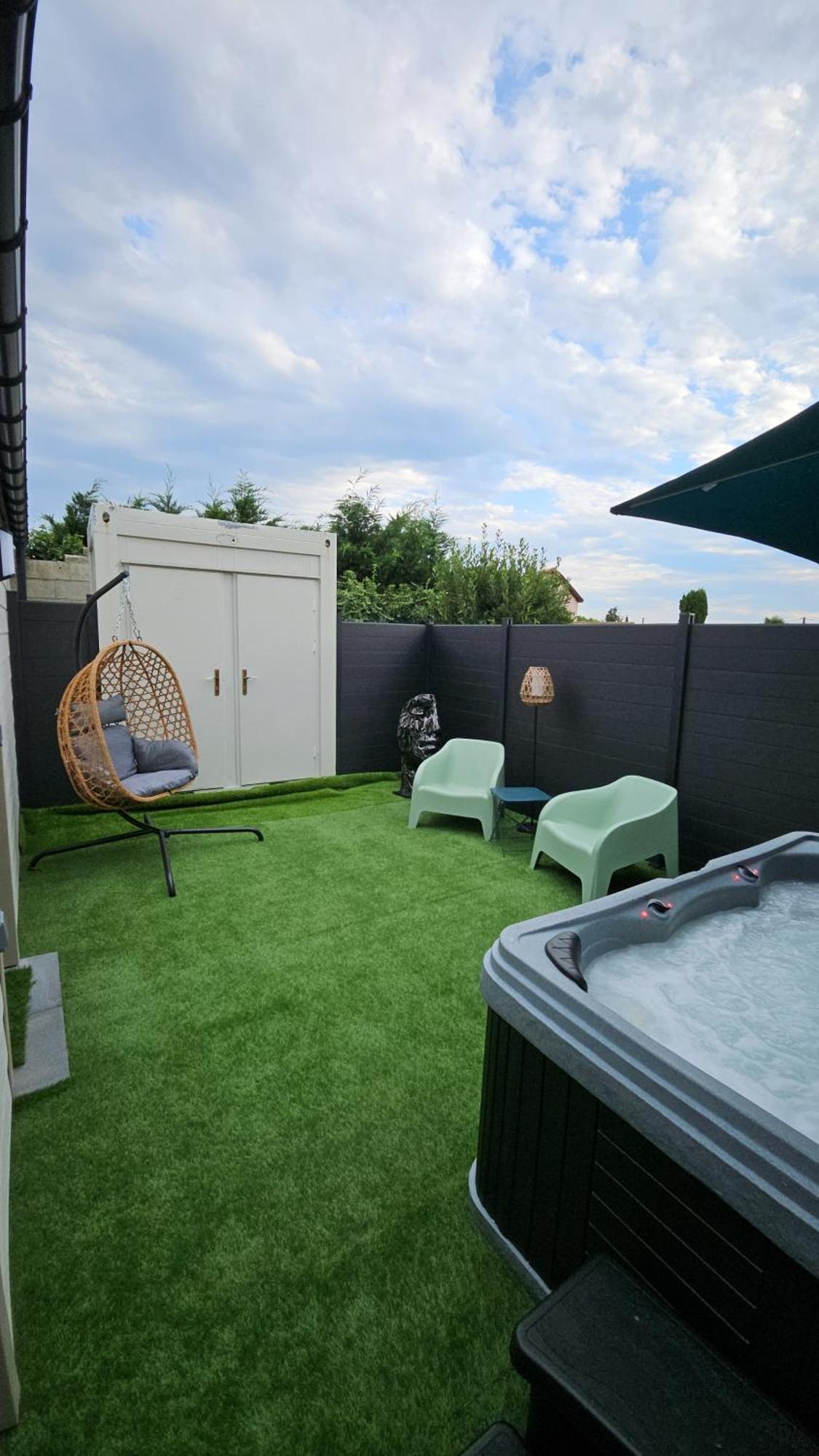 Hebergement Privee Jaccuzzi En Supplement Saint-Clair-du-Rhone Exterior photo