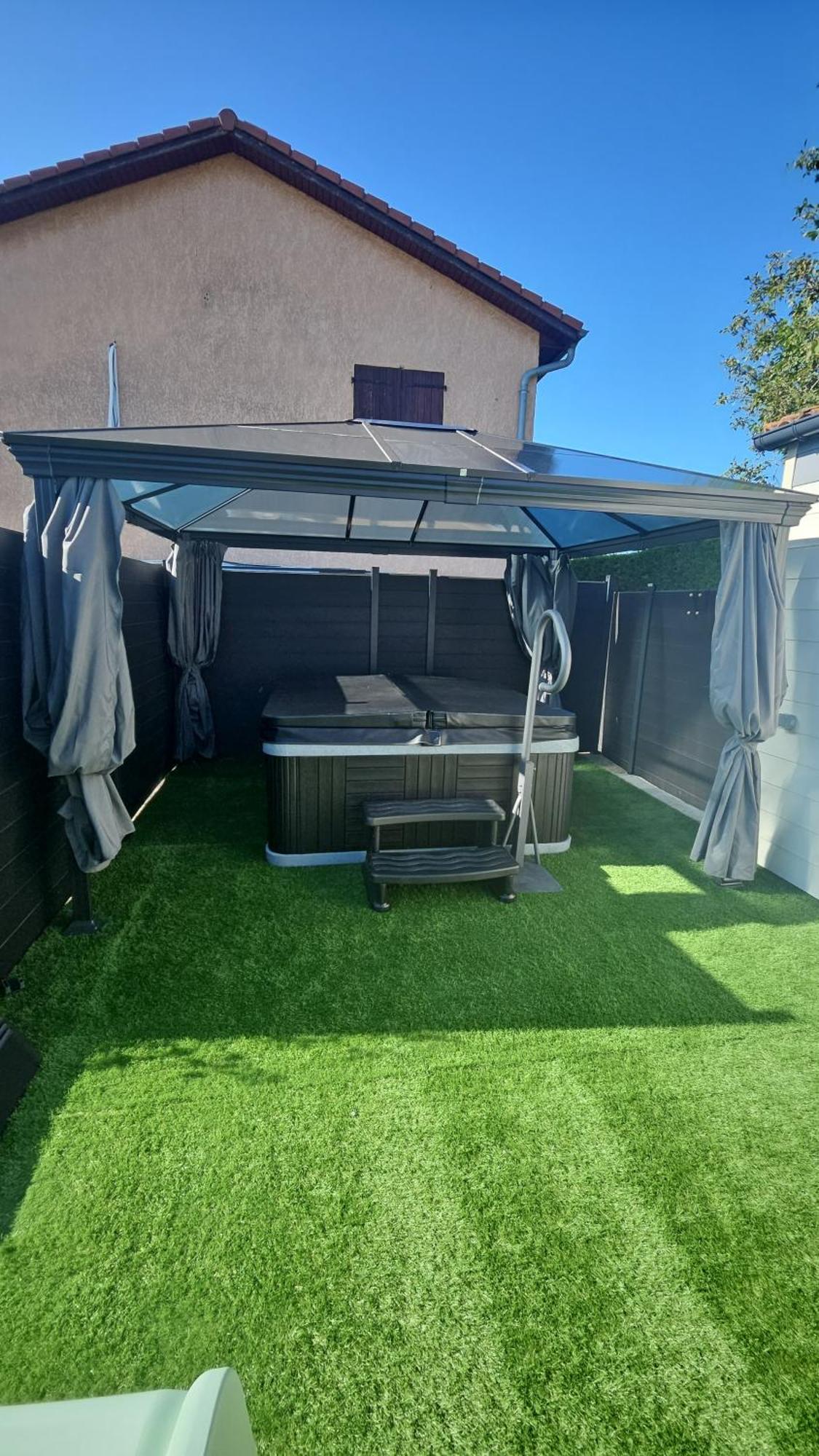 Hebergement Privee Jaccuzzi En Supplement Saint-Clair-du-Rhone Exterior photo