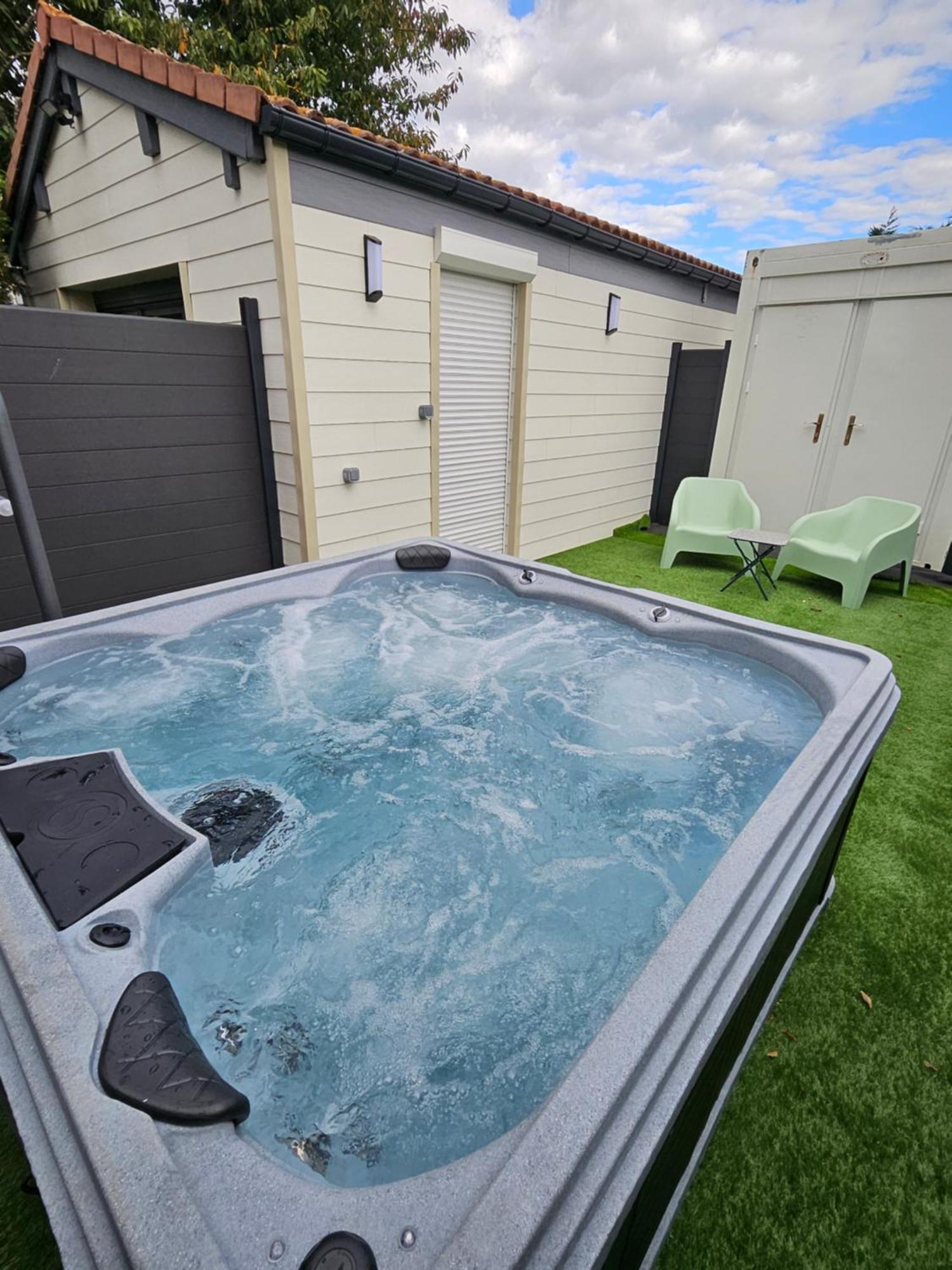 Hebergement Privee Jaccuzzi En Supplement Saint-Clair-du-Rhone Exterior photo